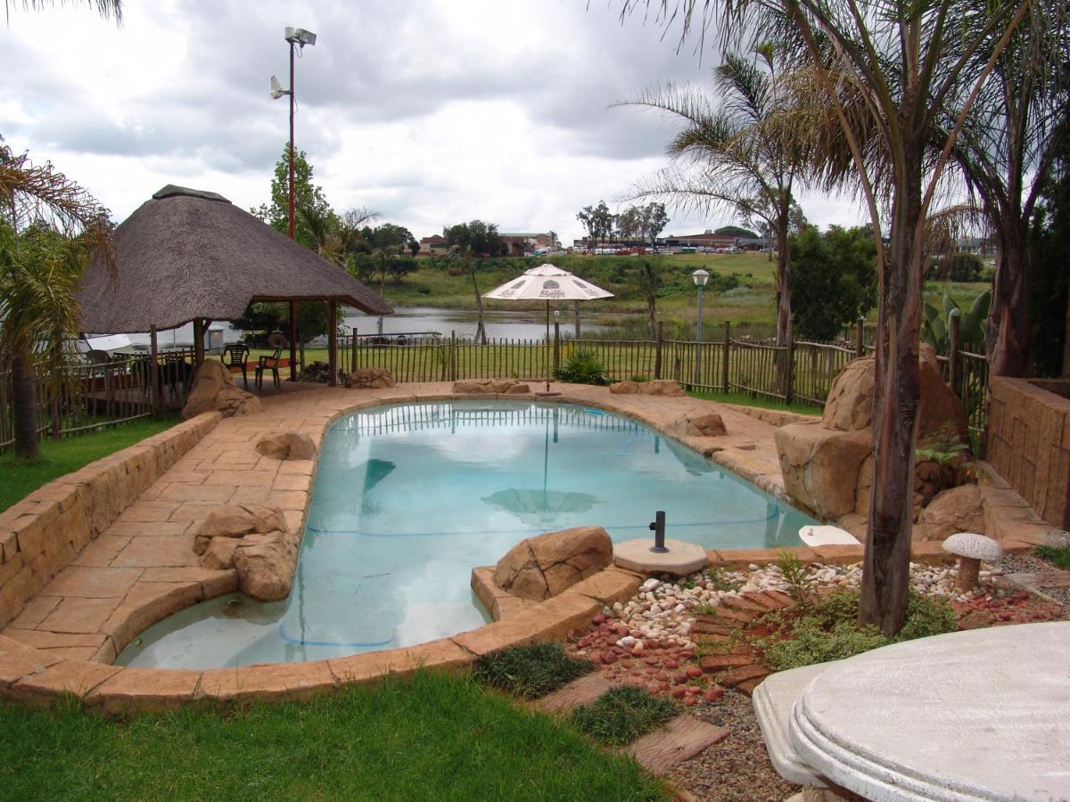Waterside Lodge Cc Piet Retief Exteriér fotografie